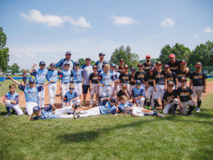 Na Hlubokou dorazili zpěvačka Shakira a Gérard Piqué. Přijeli podpořit syna na baseballový turnaj.