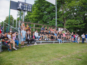 Na Hlubokou dorazili zpěvačka Shakira a Gérard Piqué. Přijeli podpořit syna na baseballový turnaj.