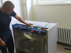 Jihočeští hasiči získali díky nadaci ČEZ termokamery, ochranné oděvy, defibrilátory a další vybavení