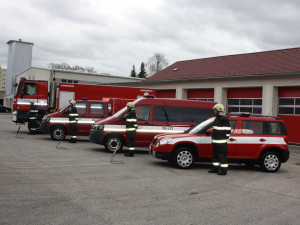 Jihočeští hasiči získali díky nadaci ČEZ termokamery, ochranné oděvy, defibrilátory a další vybavení
