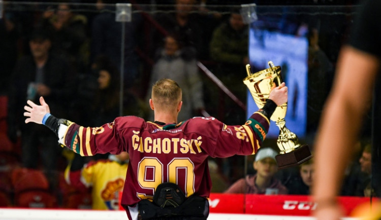 Individuální ceny pro Duklu: Ujčík byl vyhlášen nejlepším trenérem první ligy, Čachotský nejlepším hráčem play-off