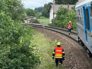 Nákladní vlak u Chotýčan projel návěstidlo. Protijedoucí osobák stihl zastavit