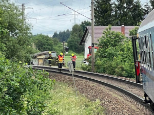 Nákladní vlak u Chotýčan projel návěstidlo. Protijedoucí osobák stihl zastavit