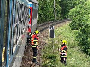 Nákladní vlak u Chotýčan projel návěstidlo. Protijedoucí osobák stihl zastavit