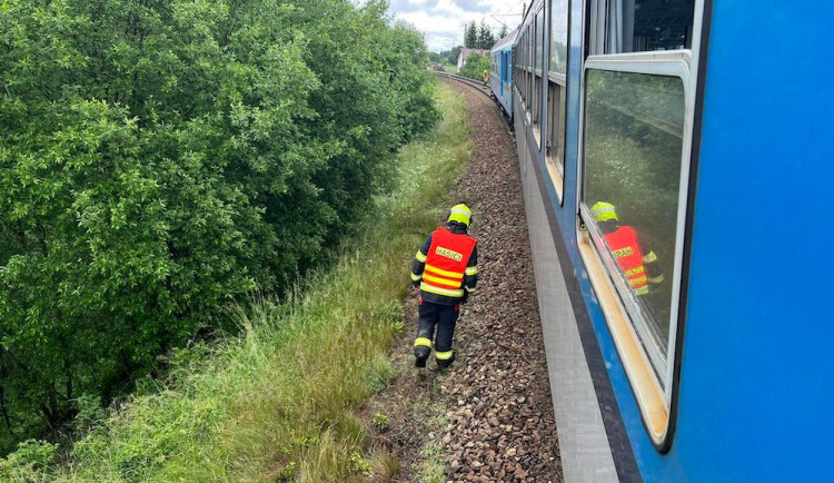 Nákladní vlak u Chotýčan projel návěstidlo. Protijedoucí osobák stihl zastavit