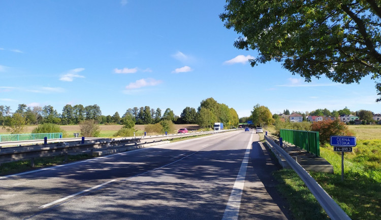 Řidiči, kteří jedou z Třeboně do Rakouska, musí počítat s objížďkou