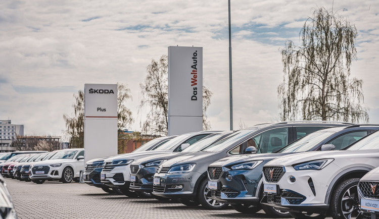 CB Auto nabízí nízké ceny a okamžité dodání vozů. Tradiční firma disponuje širokým portfoliem značek