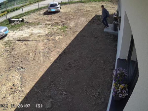 Muž se vloupal do domu a ukradl peníze. Pátrá po něm policie