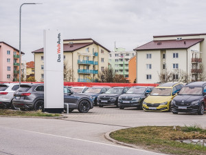 CB Auto nabízí nízké ceny a okamžité dodání vozů. Tradiční firma disponuje širokým portfoliem značek