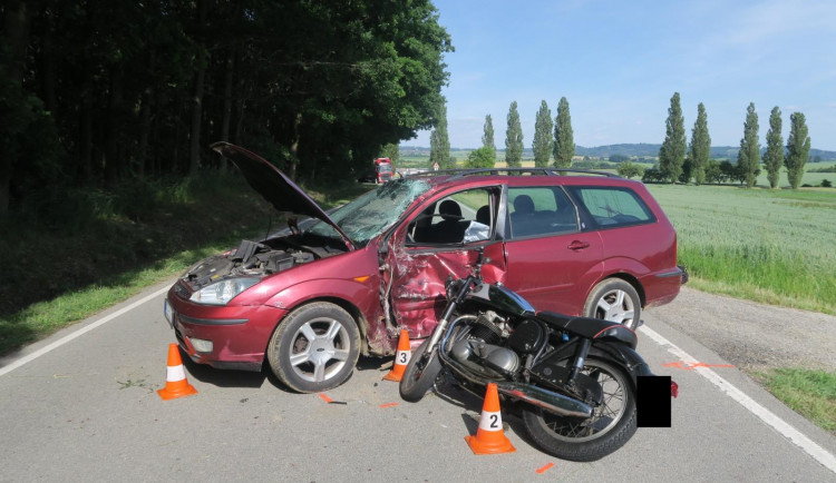 Na Jindřichohradecku zemřel po srážce s autem motorkář