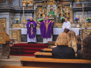 Slavnostní mše se uskutečnila v obci Klášter.