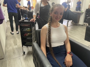 Vlasy se rozhodla ostříhat po osmnácti letech. Darovala je na dobrou věc