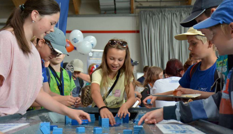 Výstava Dobrodružství s technikou pro děti i dospělé se po dvou letech vrací s mimořádně pestrým programem