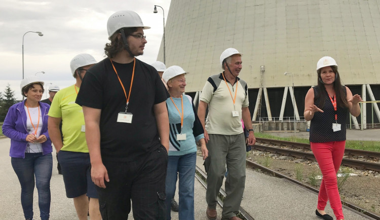 Veřejnost bude moci o prádzninách navštívit areál Jaderné elektrárny Temelín. ČEZ připravil h ned 36 terminu.