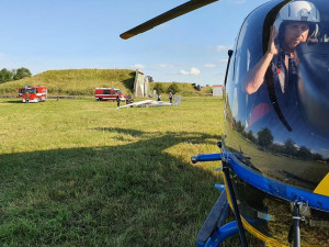 Na budějckém letišti spadl větroň. Pilota převezli ve velmi vážném stavu do nemocnice