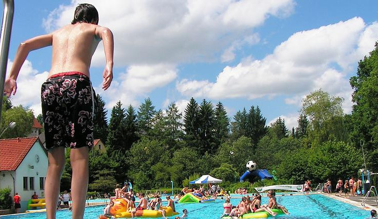 Teploty v Česku v pondělí odpoledne překročí 31 stupňů