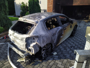 Hasiči zasahovali u požáru elektromobilu. Šlo o první případ v kraji