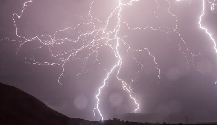 Jih Čech znovu zasáhnout velmi silné bouřky