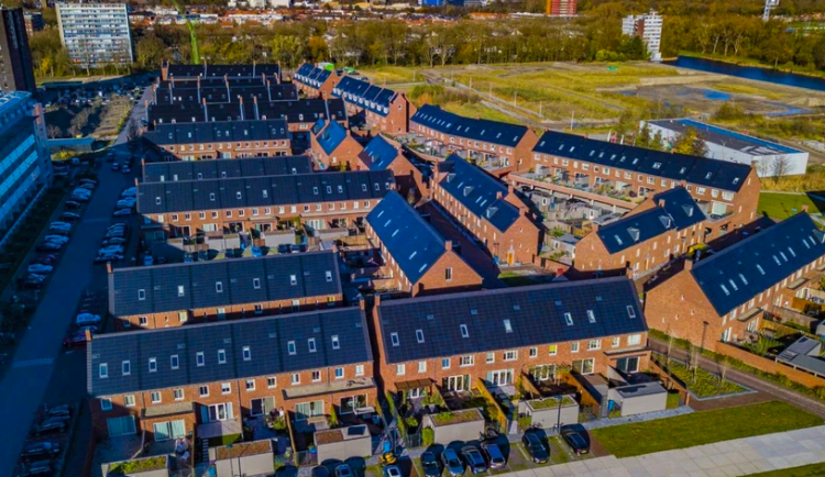 Budoucnost solárních střešních panelů? Fotovoltaika integrovaná do střechy