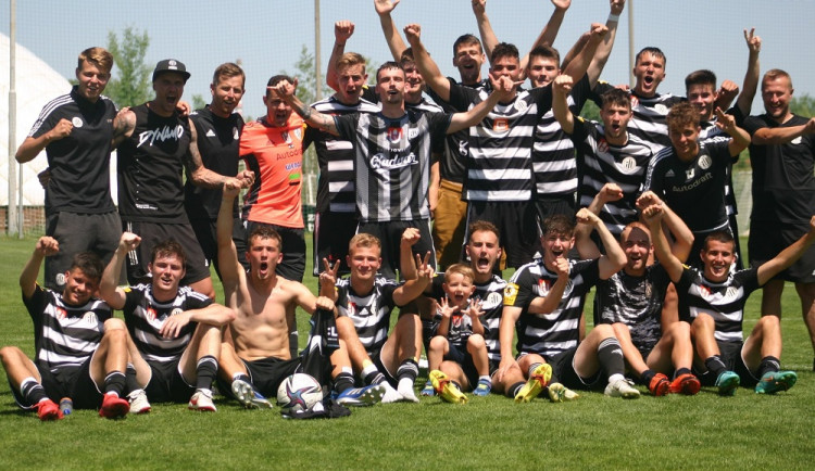 Béčko Dynama slaví postup do třetí ligy, v prvním kole je na programu derby