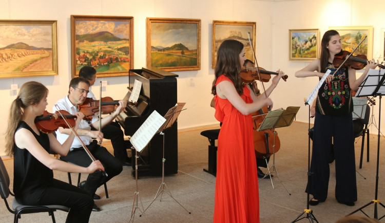 Nadaní houslisté opět hrají ve vodňanské galerii