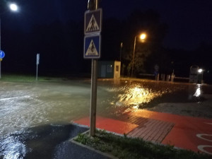 Krumlov zasáhla v noci blesková povodeň, vylila se řeka Polečnice