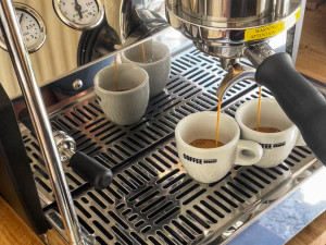 V Krumlově u řeky vedle pivovaru vzniká nová relaxační zóna Náplavka