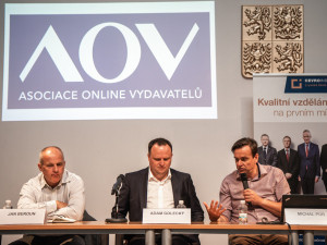 Blokování nás nespasí, lepší je kvalitní mediální výchova, říká výkonný ředitel sdružení, které vyplo proruské weby