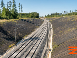 Cesta vlakem z Prahy na jih Čech je o kus kratší. Správa železnic otevřela nový železniční úsek