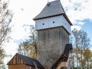 Jen pár minut od Dolního Dvořiště se otevřela historická památka, tvrz Tichá.