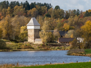Jen pár minut od Dolního Dvořiště se otevřela historická památka, tvrz Tichá.
