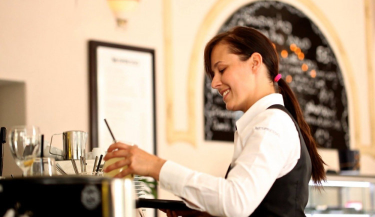 Brigádníci dostanou letos více peněz. Studentům ale konkurují i třicátníci