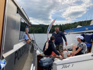 Policisté kontrolovali plavidla na Lipně