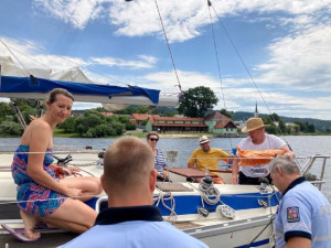 Policisté kontrolovali plavidla na Lipně