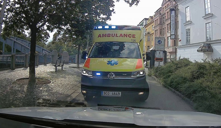Muž se topil v Malši. Když ho strážníci vytáhli, nadýchal 3,5 promile