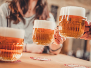 Budějovický Budvar je doma v jižních Čechách, ale slavný po je celém světě.