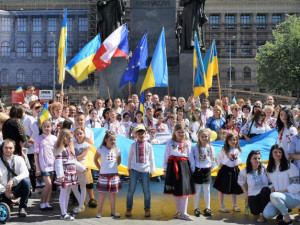 Většina Čechů souhlasí s přijímáním Ukrajinců. Preferuje ale jejich pozdější návrat