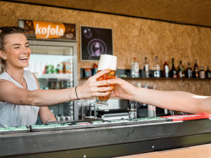 Bistro se širokou nabídkou osvěžujících drinků a jídla