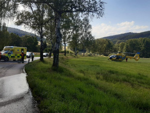 Na Českokrumlovsku zemřel motorkář. Čelně se srazil s autem