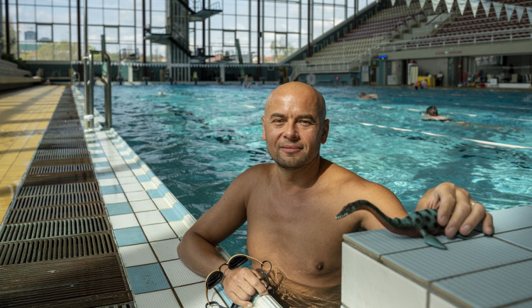 Brněnský plavec si troufá na černou vodu jezera Loch Ness. Chce pokořit rekord