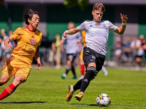 Patrik Hellebrand v přípravném utkání s Duklou Praha. Foto: Petr Tibitanzl