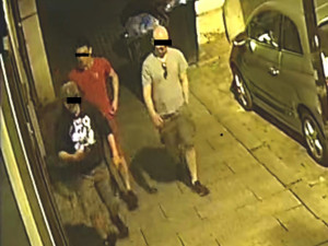 Svědci, kteří by mohli pomoct s vyšetřováním.