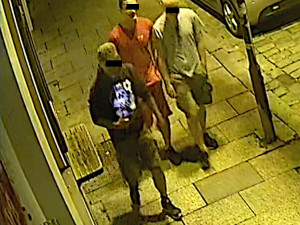 Svědci, kteří by mohli pomoct s vyšetřováním.