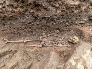 Kosterní ostatky prodloužily opravu silnice v centru Tábora. Hotovo bude v srpnu