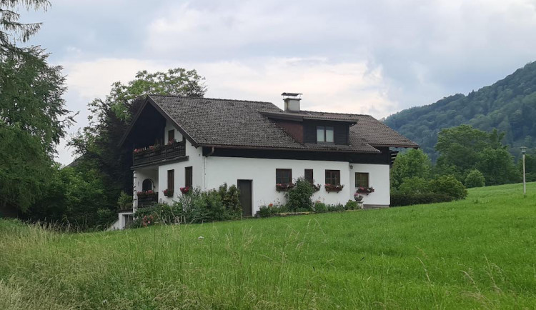 Za chatu na jihu Čech si lidé připlatí. Jejich cena dlouhodobě roste