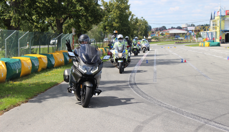 Policisté zvou motocyklisty na kurzy bezpečné jízdy