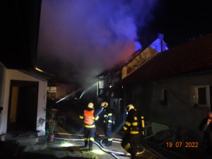 Ve Strážkovicích hořela stodola. Škoda je jeden milion korun