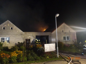 Ve Strážkovicích hořela stodola. Škoda je jeden milion korun