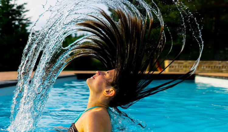 Teploty dnes překročí 31 stupňů, dál trvá nebezpečí vzniku požárů