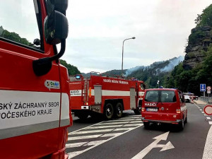 Na pomoc Hřensku vyrazili i jihočeští hasiči